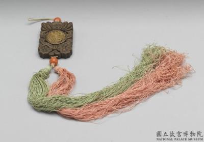 图片[2]-Carved agarwood scent pendant with symbols of blessing, Qing dynasty (1644-1911)-China Archive